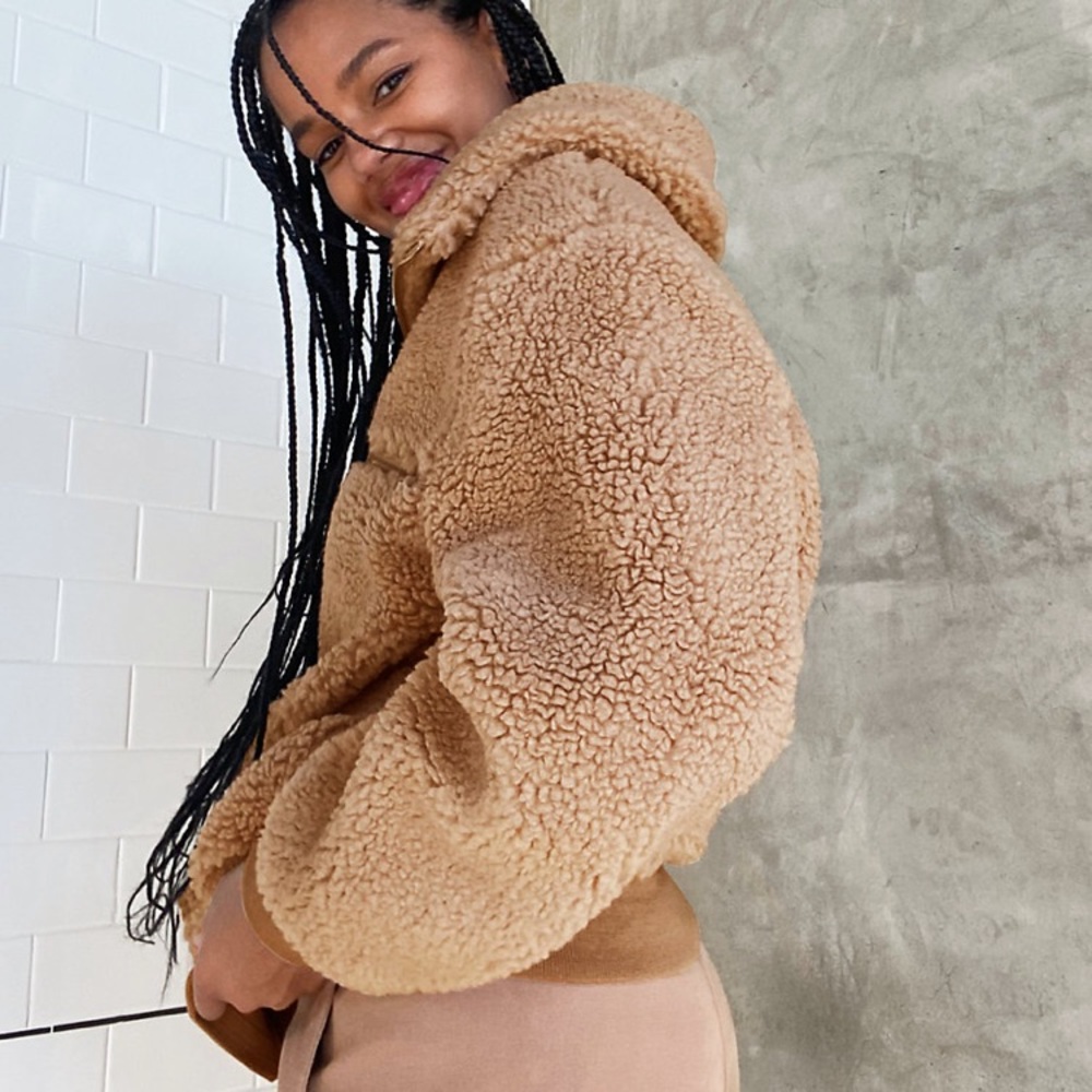 Aritzia The Teddy Jacket - Picture 3 of 7